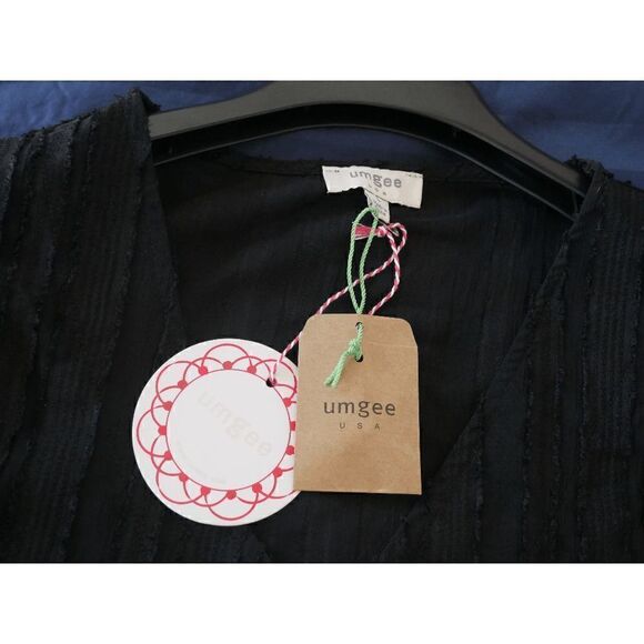 UMGEE U.S.A Black Jacquard Stripe Knot-Hem V-Neck Button-Up Top L - Picture 5 of 8